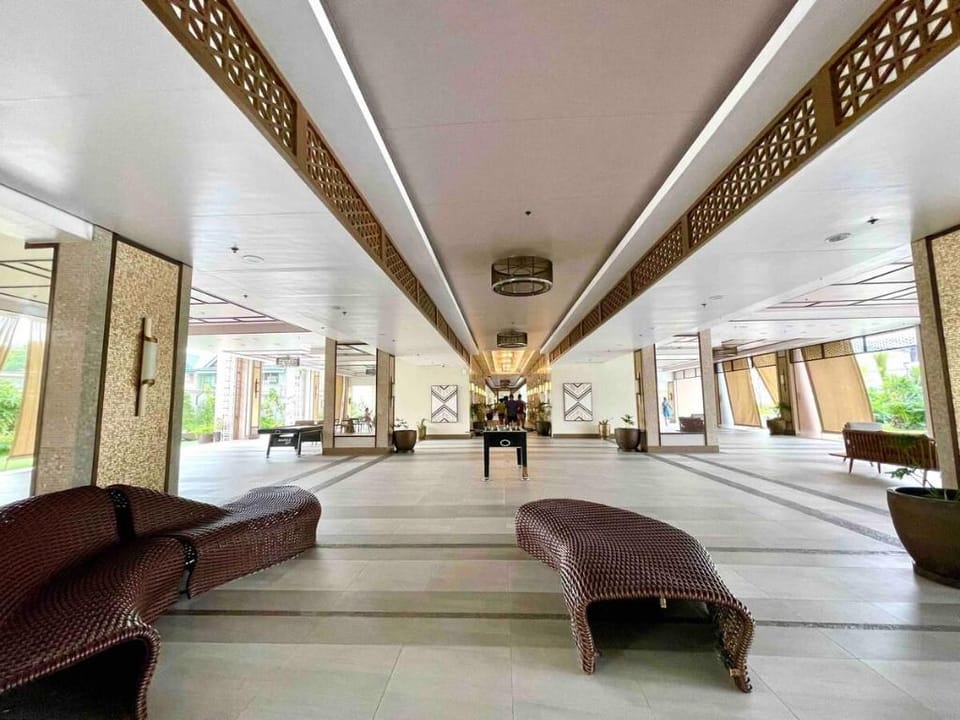 Luxurious 3BR Unit | Karaoke | WI-FI | Netflix Apartment in Quezon City