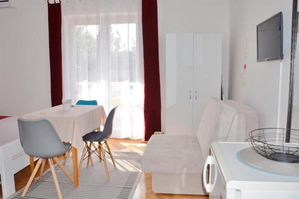 Studio Mike L Apartment in Novalja