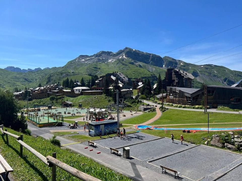 Alpine Creek Chalet - Ski-In Avoriaz, Morzine Chalet in Montriond