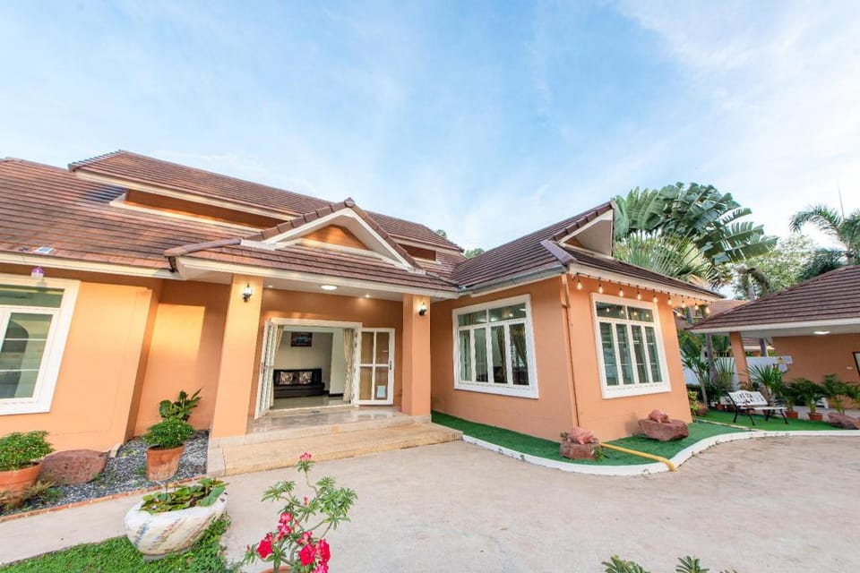November Pool Villa Villa in Pattaya City