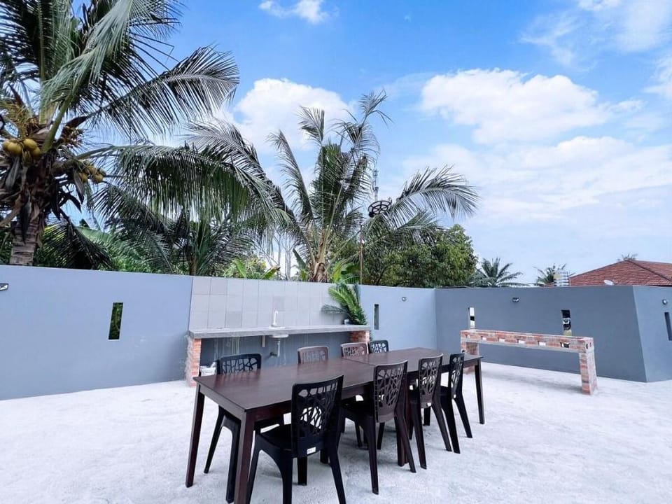 Lavish Villa[6room][28pax][Swimming Pool][BBQ] Vacation rental in Port Dickson