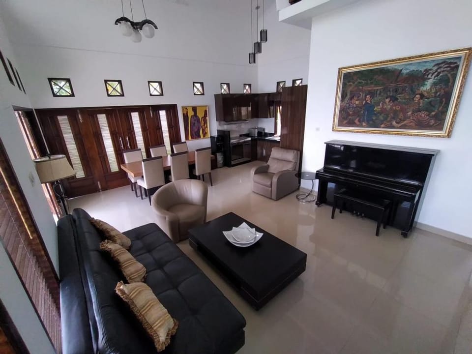 Toba Retreat Mansion & Villas Hotel in Indonesia