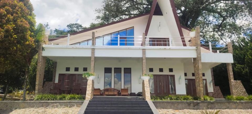 Toba Retreat Mansion & Villas Hotel in Indonesia