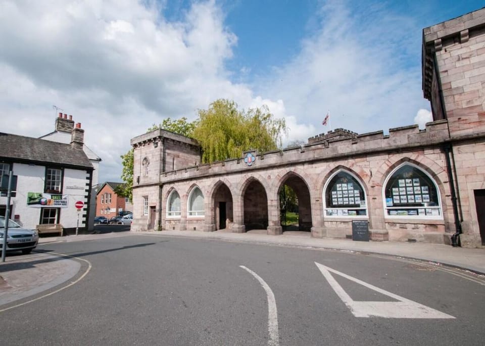 Little-Apple Cottage Vacation rental in Moot Hall