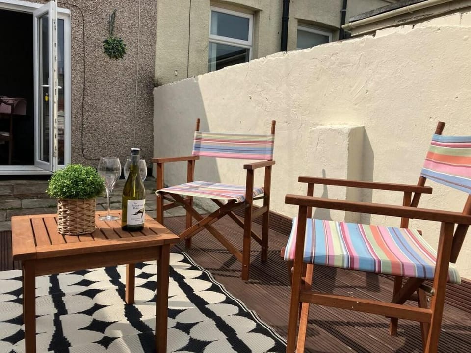 Rose Cottage City Centre, Fibre and Free Parking  Vacation rental in Sunderland