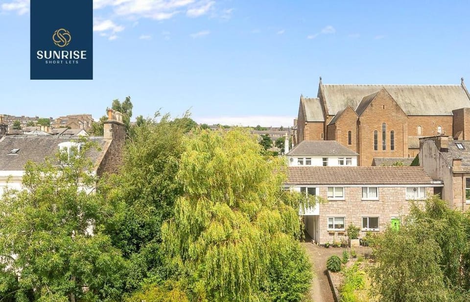 DuplexApt | StunningViews | Office Space | 4Beds Vacation rental in Dundee