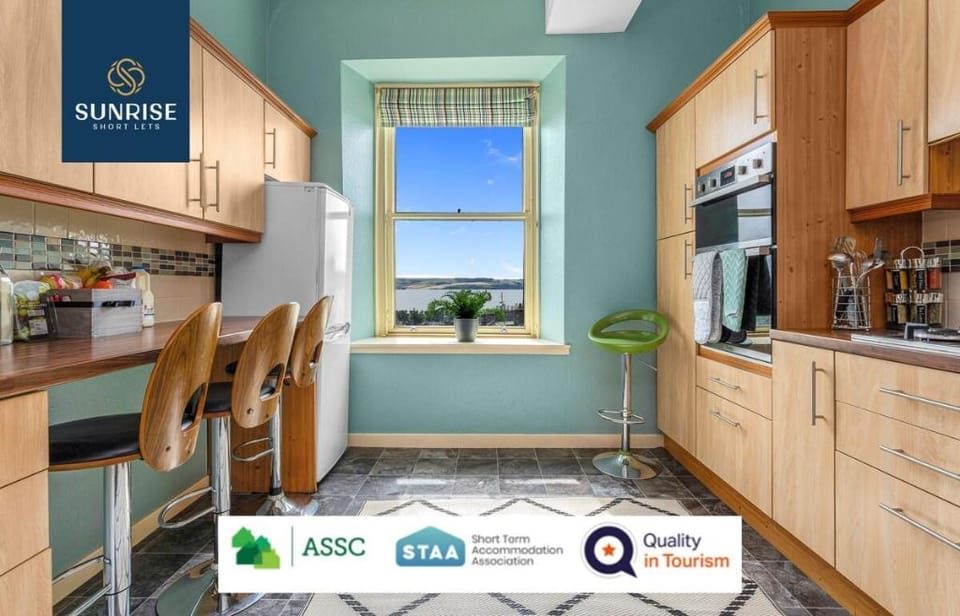 DuplexApt | StunningViews | Office Space | 4Beds Vacation rental in Dundee
