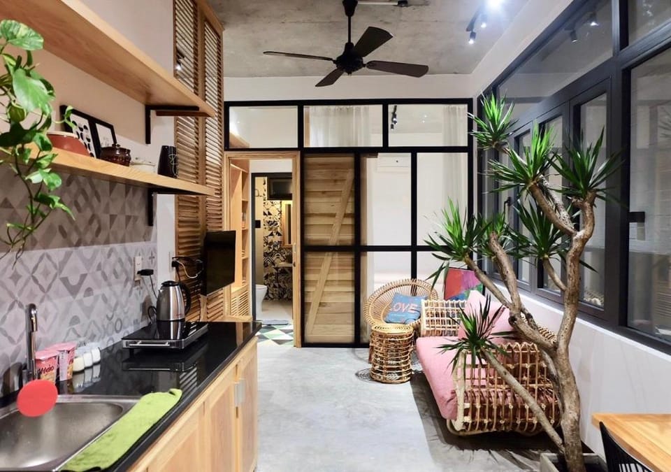 URI HOUSE/ walk to Dragon Bridge/ 5'drive MYKHE Apartment in Da Nang