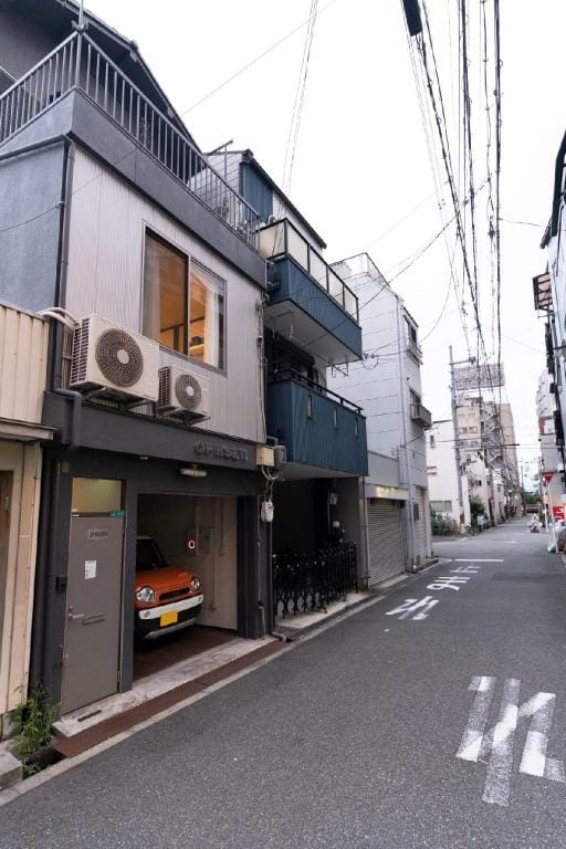 【官方認可民宿】 位於大阪市核心地段,全新裝修,徒步5分鐘日本橋,OP HSE II <201> Vacation rental in Osaka