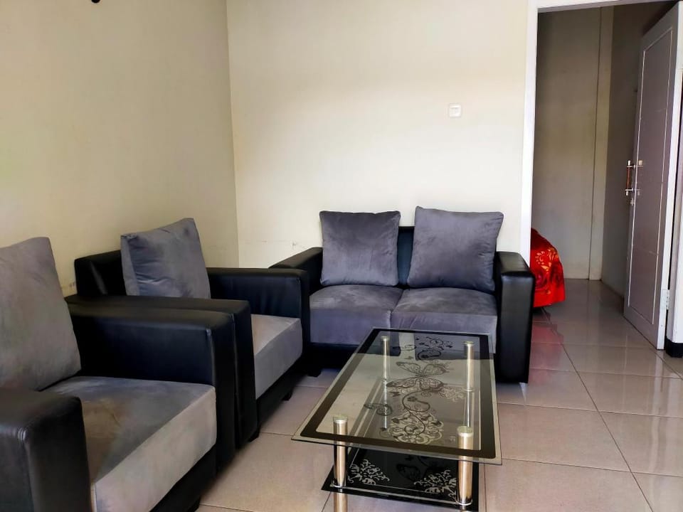 Family Room 5 min Walk to the Entrance Gate Bromo Apartment in East Java