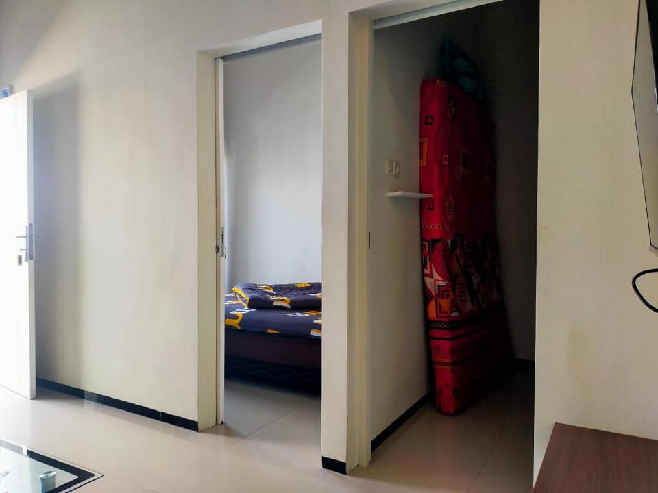 Family Room 5 min Walk to the Entrance Gate Bromo Apartment in East Java