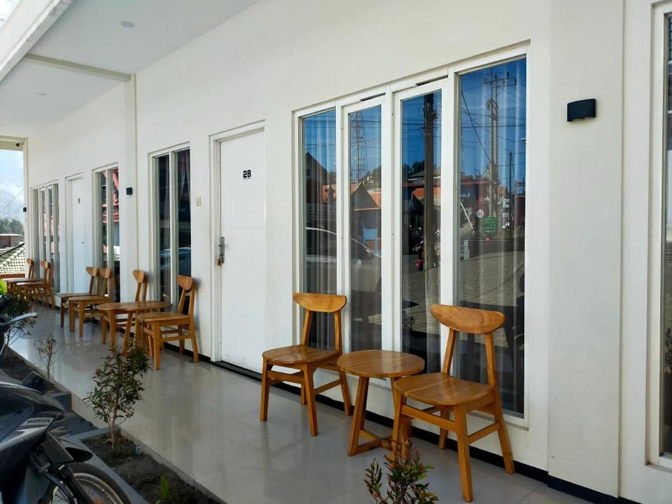 Standard Room 5min Walk to the Entrance Gate Bromo Apartment in East Java