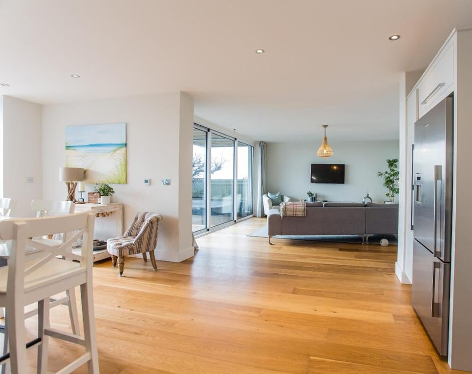 Springtide - beach front property in East Wittering Vacation rental in Chichester District