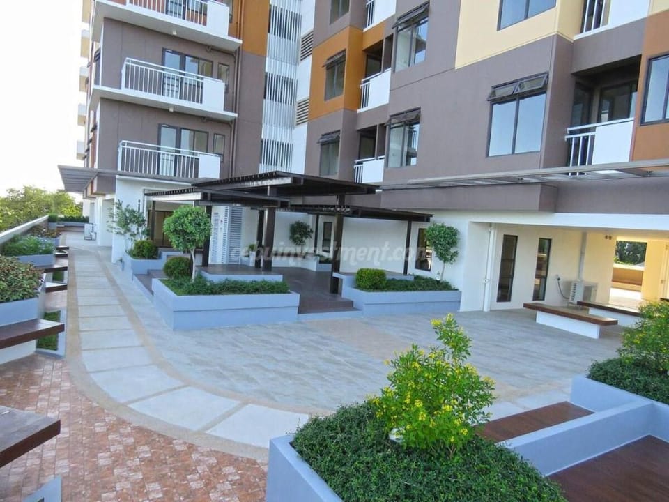 5-guest Seaview Flat near Ayala CBP Wi-Fi Pool Gym Apartment in Lapu-Lapu City
