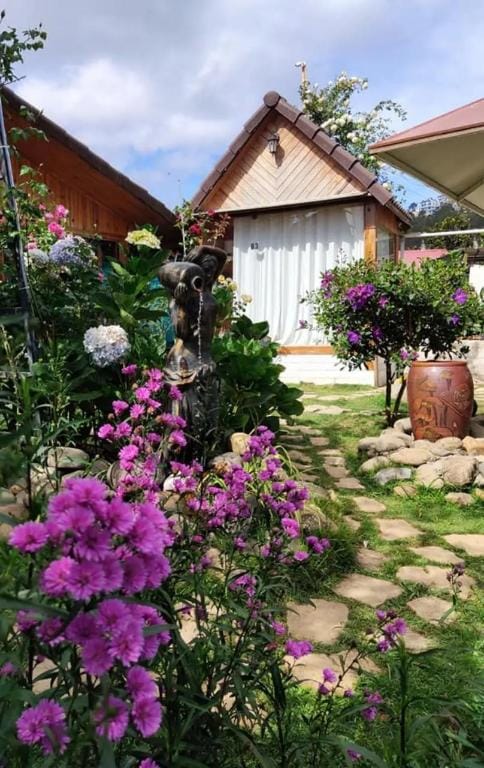 Nhà Sen Đá  Vacation rental in Dalat