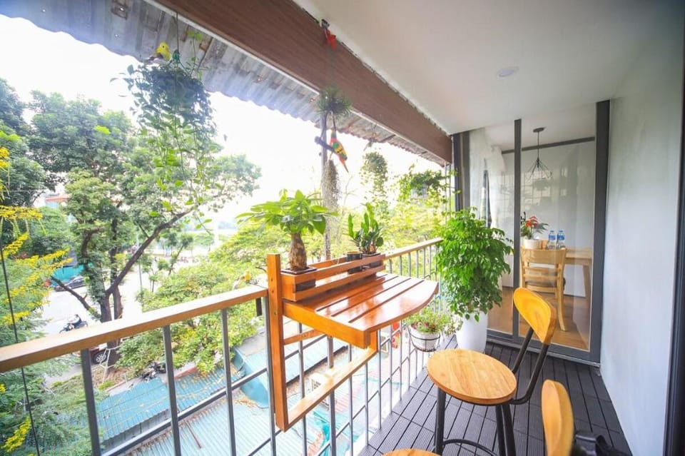 PROMO! Domino Home Bancolny Lake view, new house, Vacation rental in Hanoi