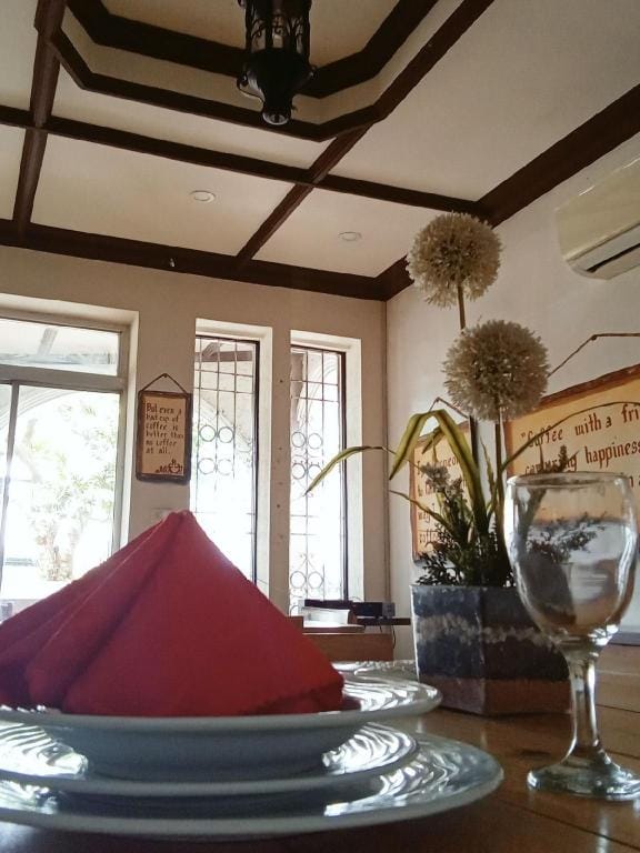 Legacy Mansion Pension House ( Superior)9. Vacation rental in Iloilo City
