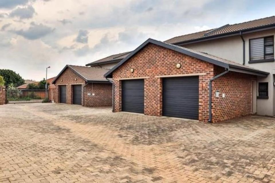 Azima View 4 Vacation rental in Pretoria