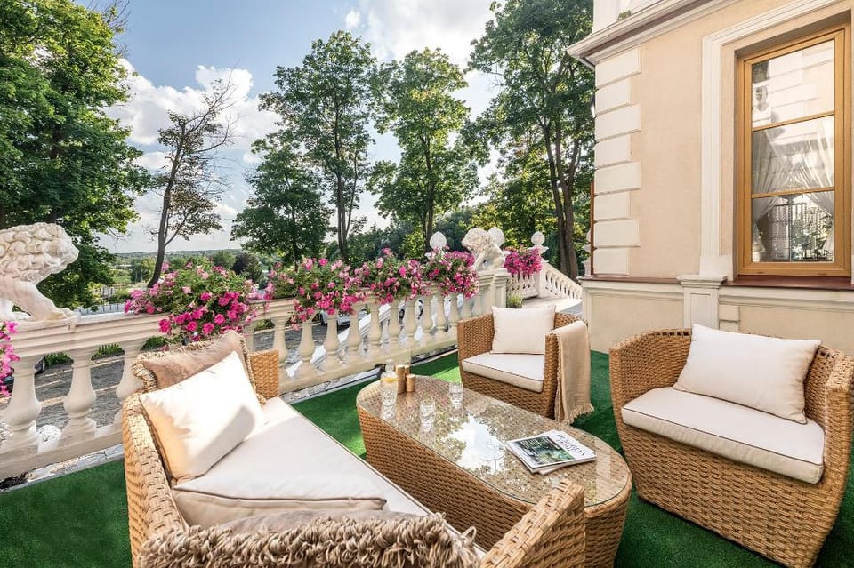 Hotel Pałac Tarnowskich Apartment in Poland
