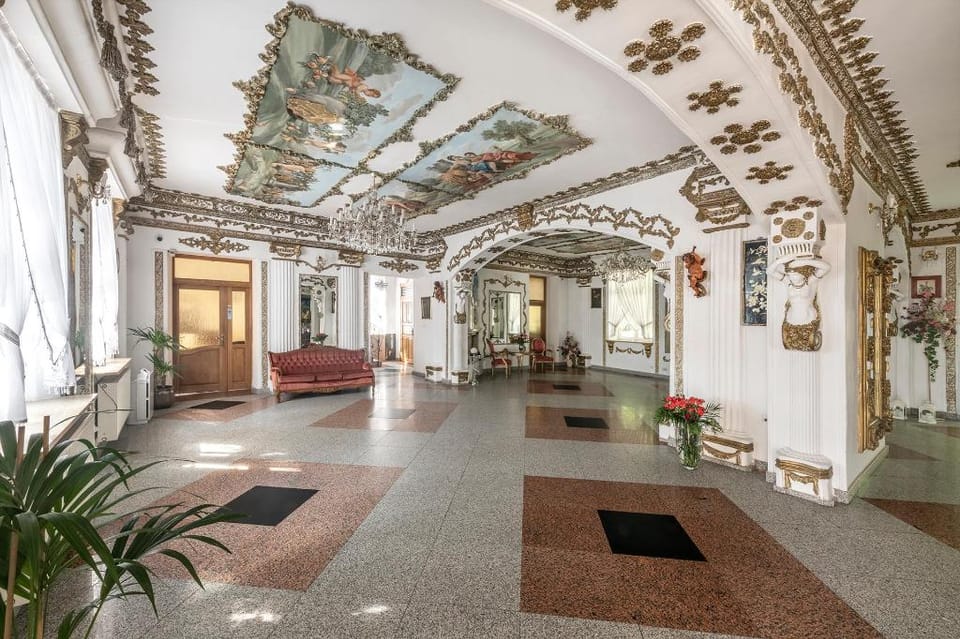 Hotel Pałac Tarnowskich Apartment in Poland