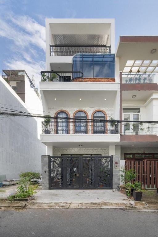 Nearby My Khe Beach Tropical House Villa in Da Nang