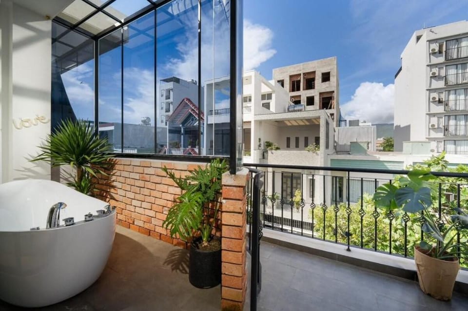 Nearby My Khe Beach Tropical House Villa in Da Nang