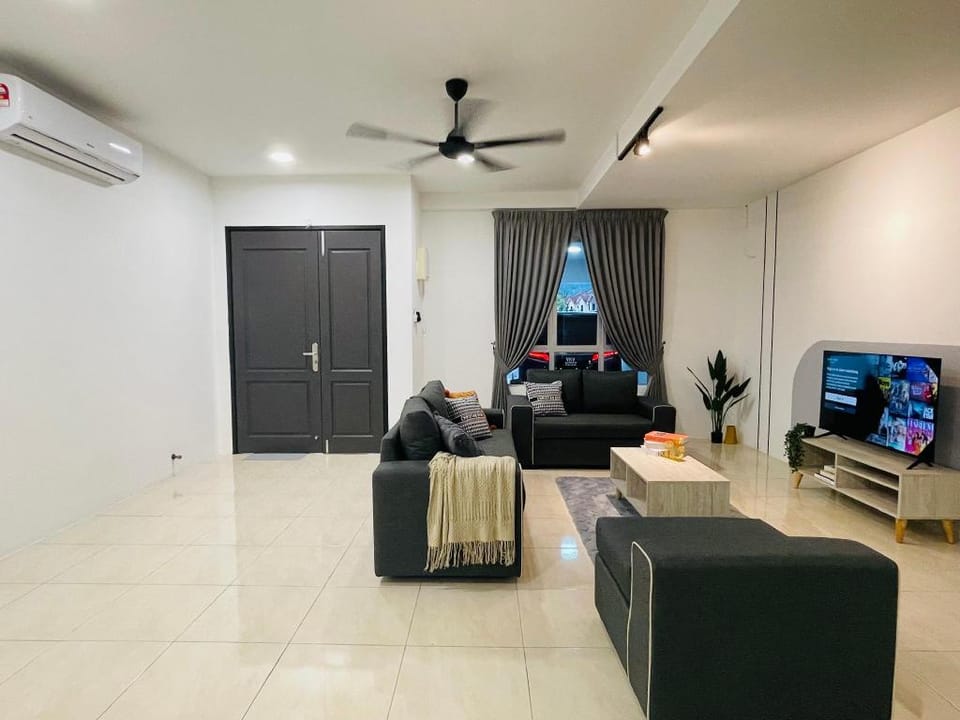 26A Tambun GuestHouse 14pax 4parking with BabyLand Vacation rental in Ipoh