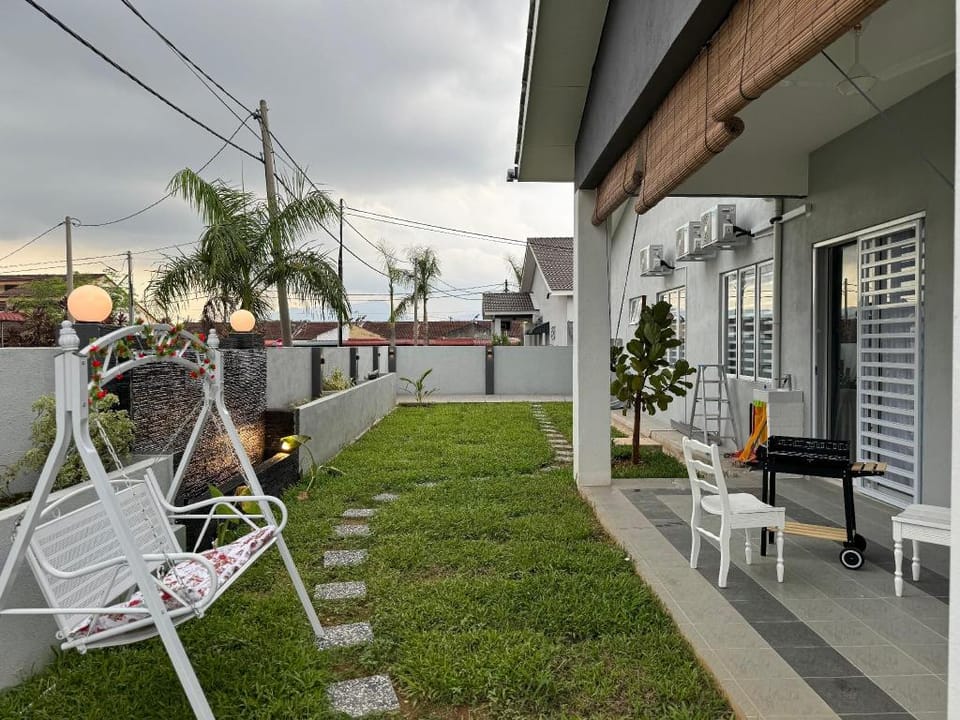 ST2 Single Storey House 14pax Baby land + BBq Vacation rental in Ipoh
