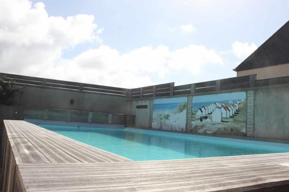 Coutainville  Villa bord de mer avec piscine privé Vacation rental in Normandy