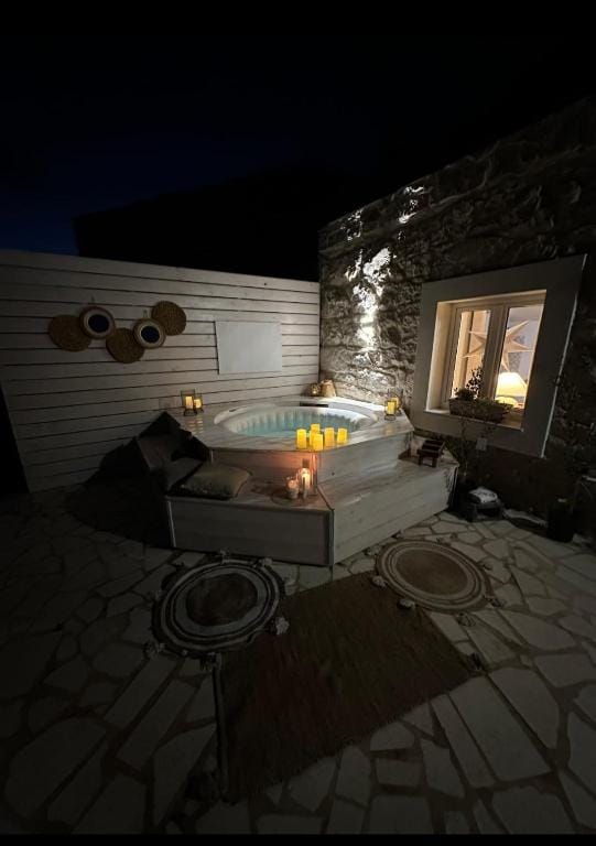 Kamena kućica sa velikom terasom i jacuzzijem  Vacation rental in Šibenik-Knin County, Croatia