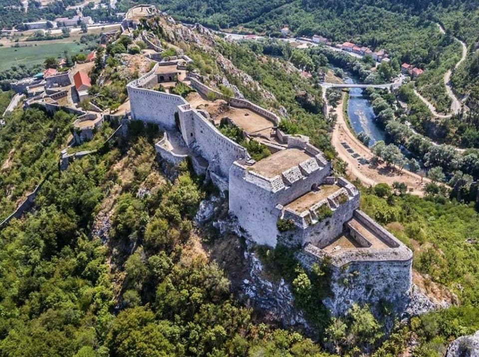 Kamena kućica sa velikom terasom i jacuzzijem  Vacation rental in Šibenik-Knin County, Croatia