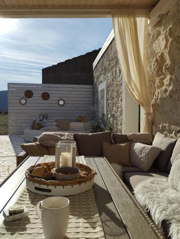 Kamena kućica sa velikom terasom i jacuzzijem  Vacation rental in Šibenik-Knin County, Croatia