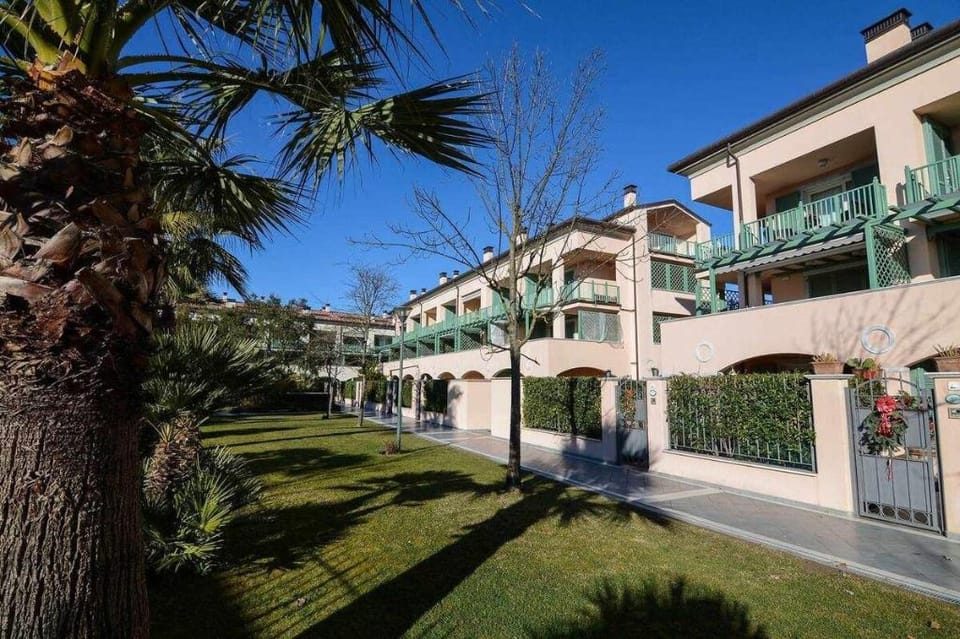 Three-room apartment with two balconies overlookin Apartment in Forte dei Marmi