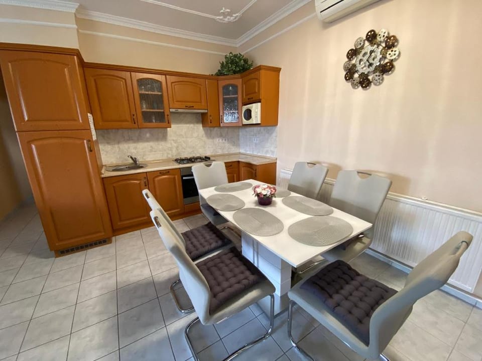 Sárga-ház Vonyarcvashegy  Apartment in Hungary