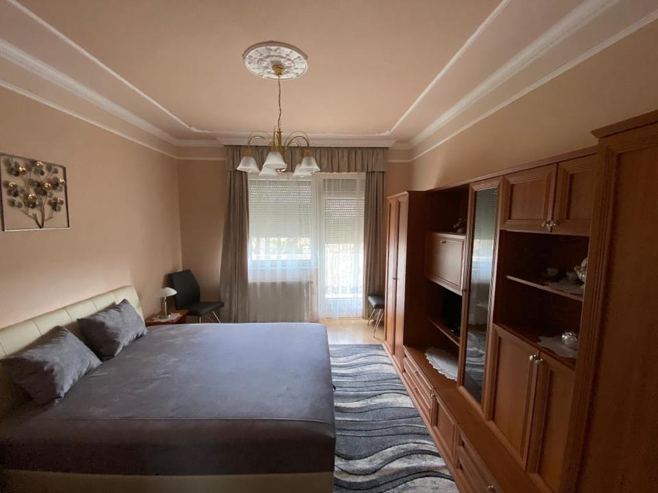 Sárga-ház Vonyarcvashegy  Apartment in Hungary