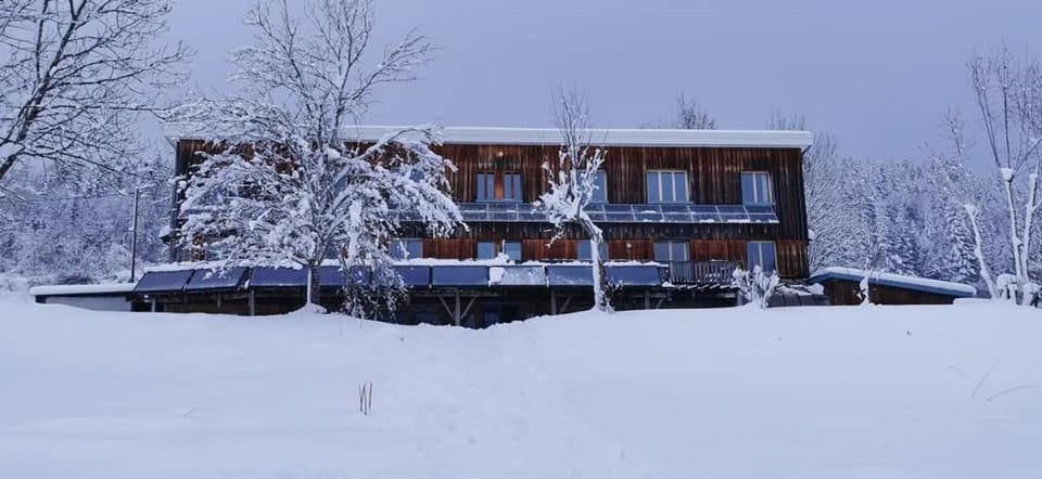 Meublé dans le Haut Doubs. Balcon. Espace, calme. Apartment in Canton of Vaud