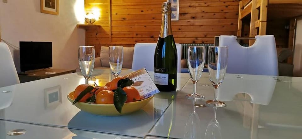 Meublé dans le Haut Doubs. Balcon. Espace, calme. Apartment in Canton of Vaud