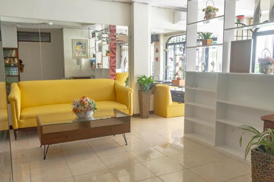 Davao Hub Bed and Breakfast Hostel in Davao City