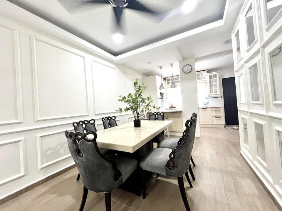 Modern 4BR Melawati Mall, KL EastMall, Zoo Negara Vacation rental in Federal Territory of Kuala Lumpur