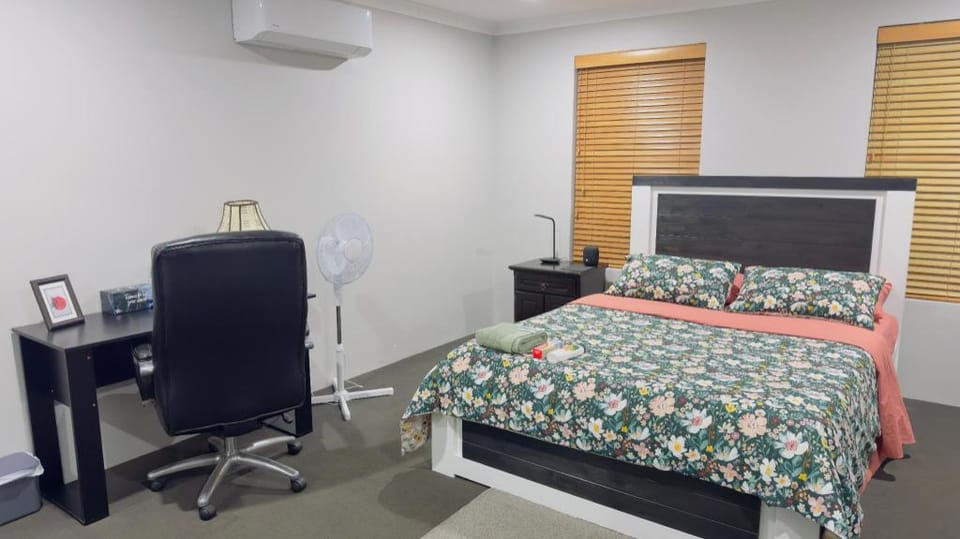 Spacious room with newly renovated bathroom Apartment in Perth