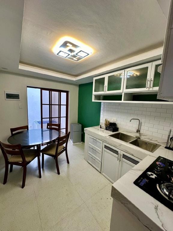 Solstice Suites- Revooh Suite (good for 4 pax) Vacation rental in Tagaytay