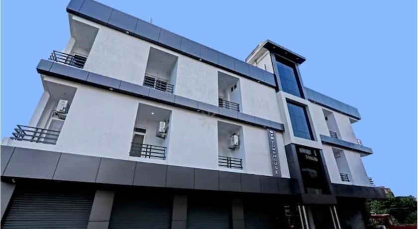 Vinayak GuestHouse Hotel in Lucknow