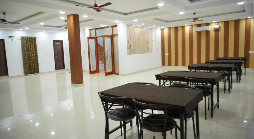 Vinayak GuestHouse Hotel in Lucknow