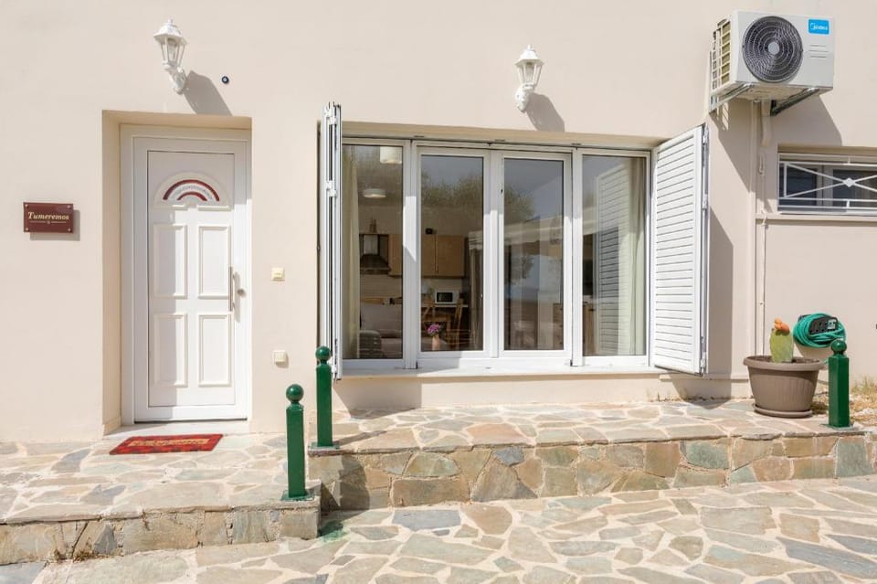 Tumeremos Holiday Apartment for 8 people, private Bbq area. Apartment in Zakynthos, Greece