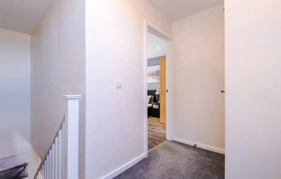 Townhouse in Manchester with 4 bedrooms sleeps 9  Apartment in Salford