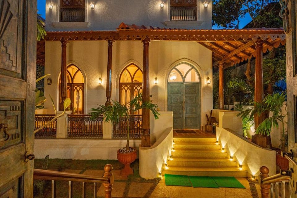 ELIVAAS 4 BHK with Pvt Pool & Media Room - Samukha by Aranayam Vacation rental in Goa, India