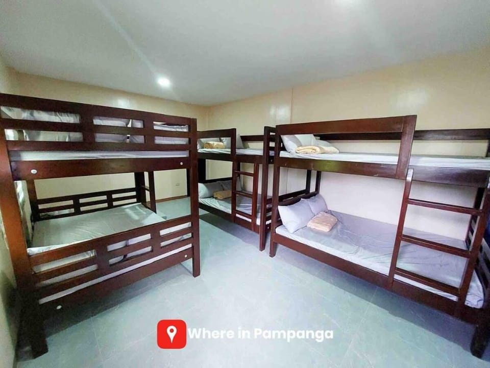 Cozy 3 bed rm & modern Qasa Ioanna Private resort Villa in Central Luzon