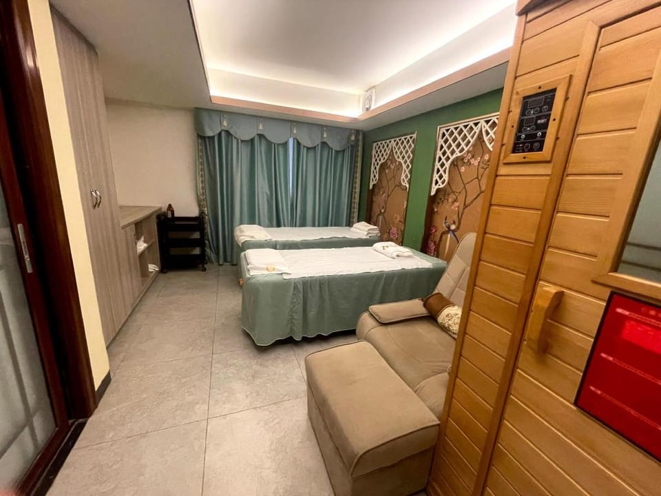 Villa - 5-Room, Garden-View (Mahjong, kitchen) Villa in Guangzhou