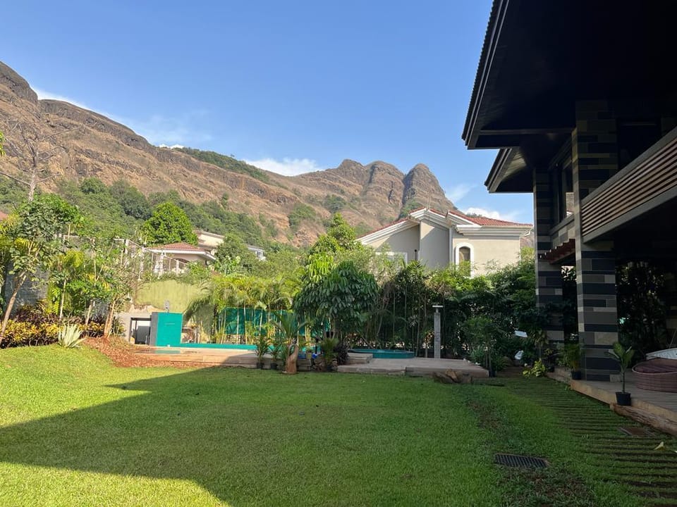 Luxury 4 Bed Hill Villa w Pool, Jacuzzi & Garden Villa in Aamby Valley City