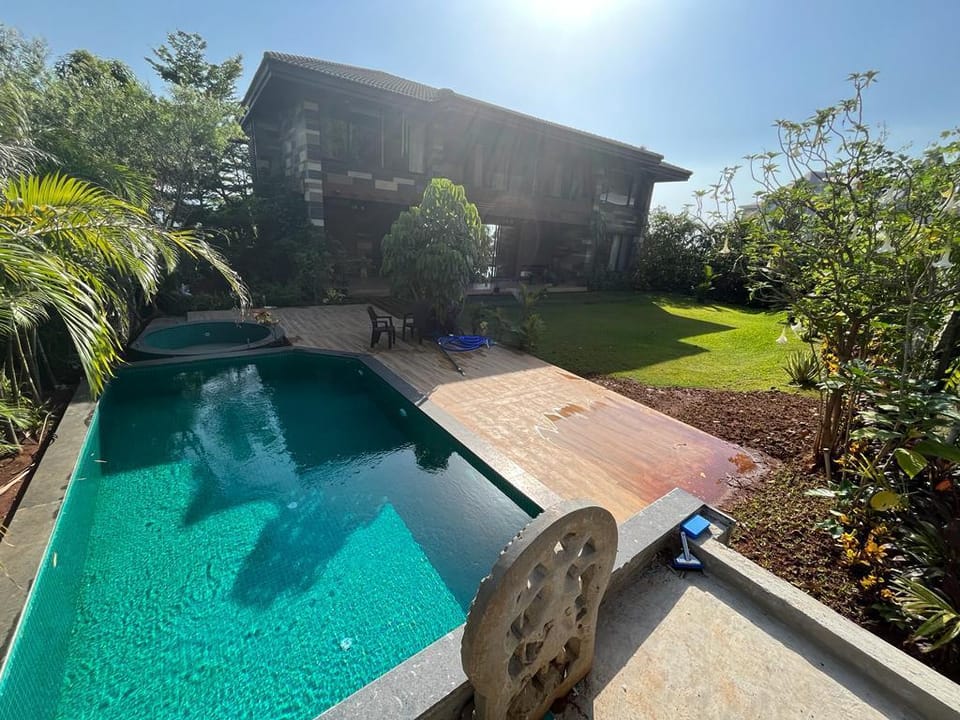 Luxury 4 Bed Hill Villa w Pool, Jacuzzi & Garden Villa in Aamby Valley City